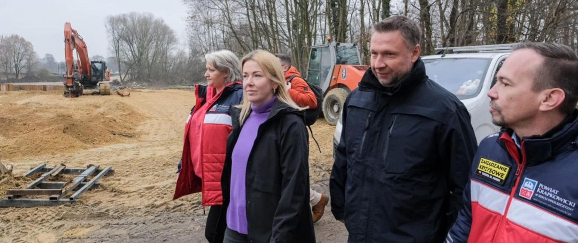 Minister Marcin Kierwiński na terenach popowodziowych 