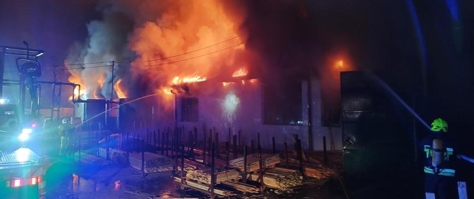 Pożar hali produkcyjnej w miejscowości Klonowo