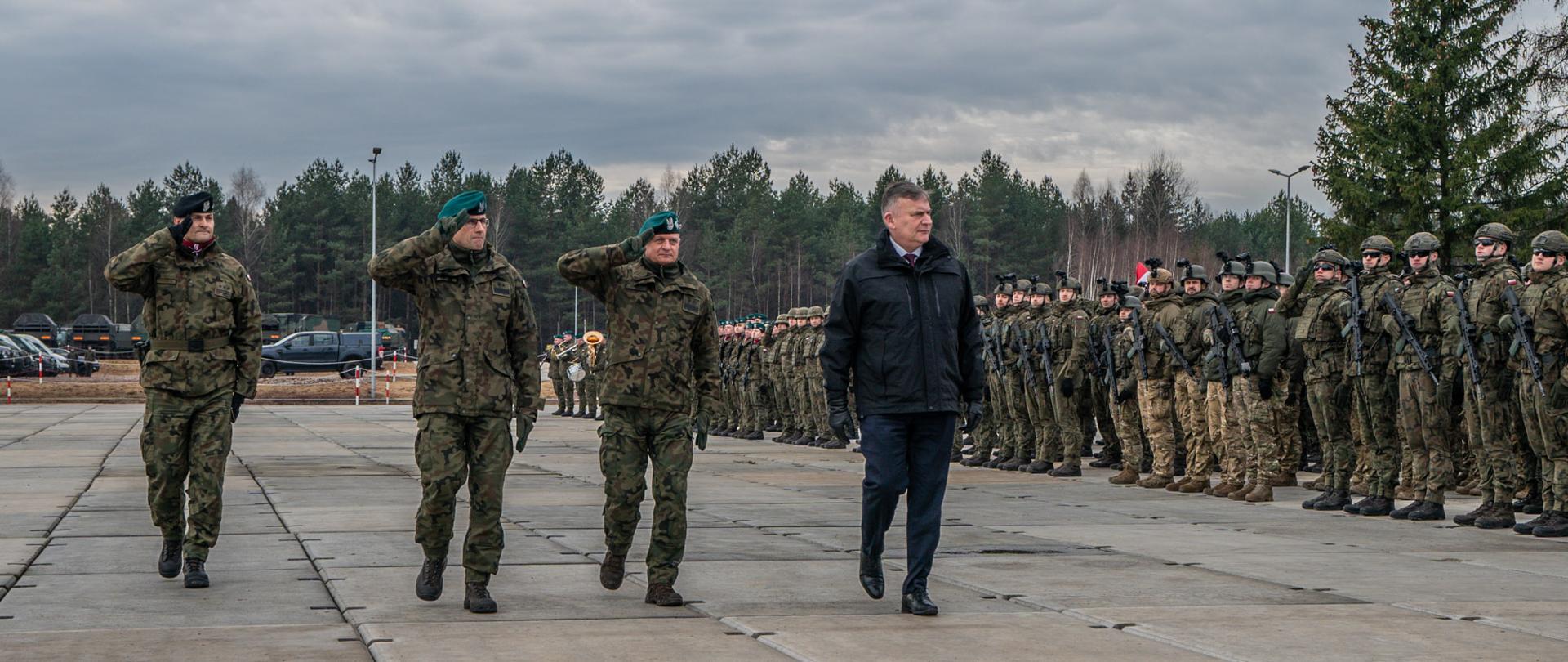 31 stycznia w Ośrodku Ćwiczeń ZIELONA z udziałem sekretarza stanu MON Pawła Bejdy i wiceministra Stanisława Wziątka odbyła się uroczystość przekazania dowodzenia operacją „BEZPIECZNE PODLASIE”. 