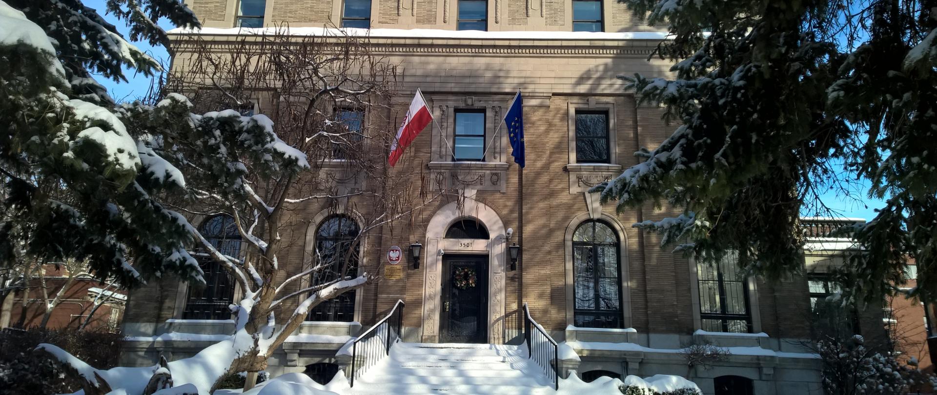 Consulate General of the Republic of Poland in Montreal - winter