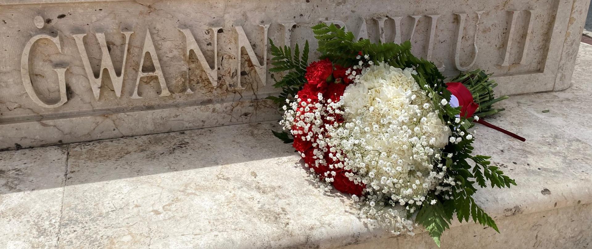 Kwiaty dla Jana Pawła II