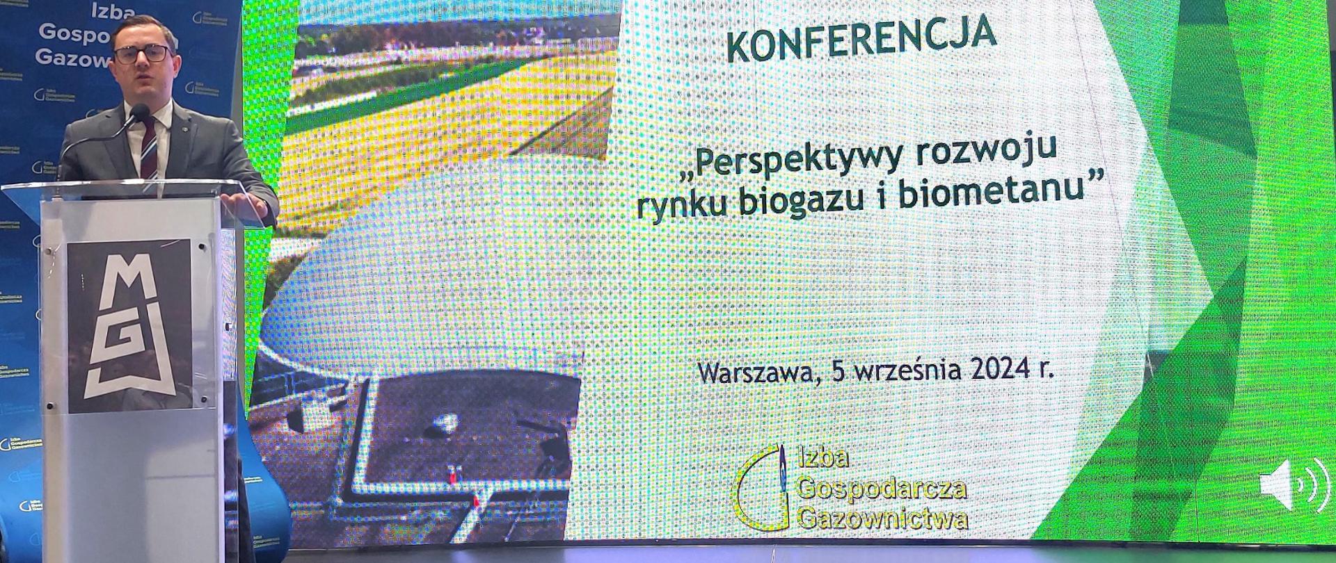 Miłosz Motyka podczas konferencji „Perspektywy rozwoju rynku biogazu i biometanu” zorganizowanej przez Izbę Gospodarczą Gazownictwa. 