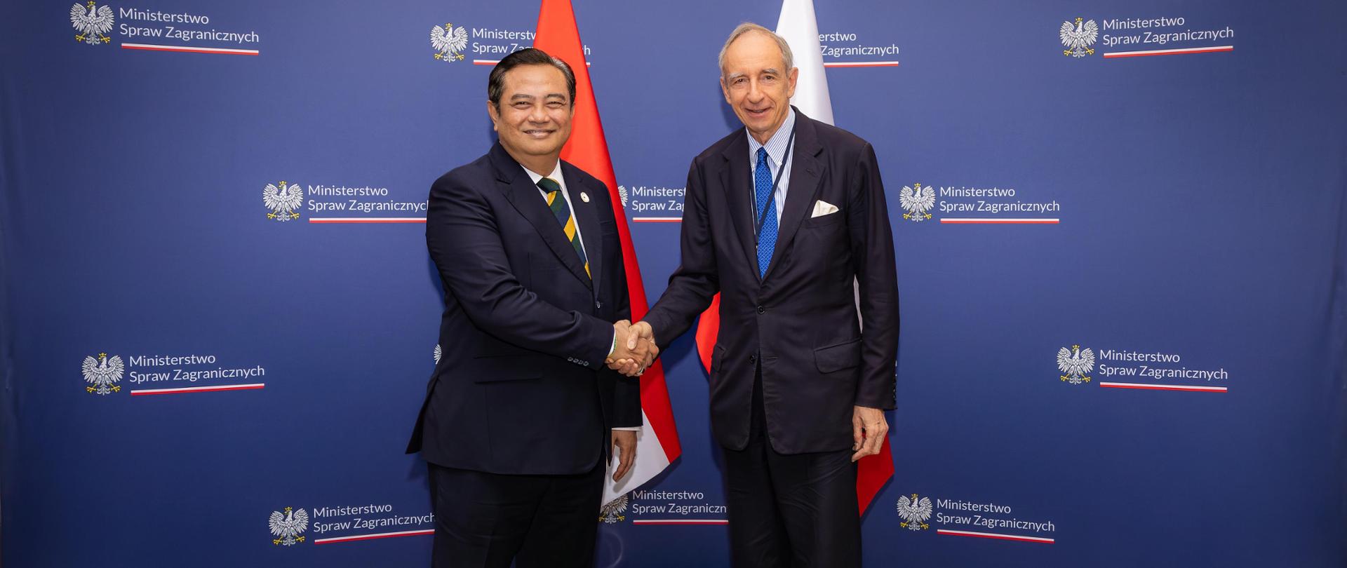 Political consultations of Deputy Minister Witold Teofil Bartoszewski with the Director General of the Indonesian Ministry of Foreign Affairs.