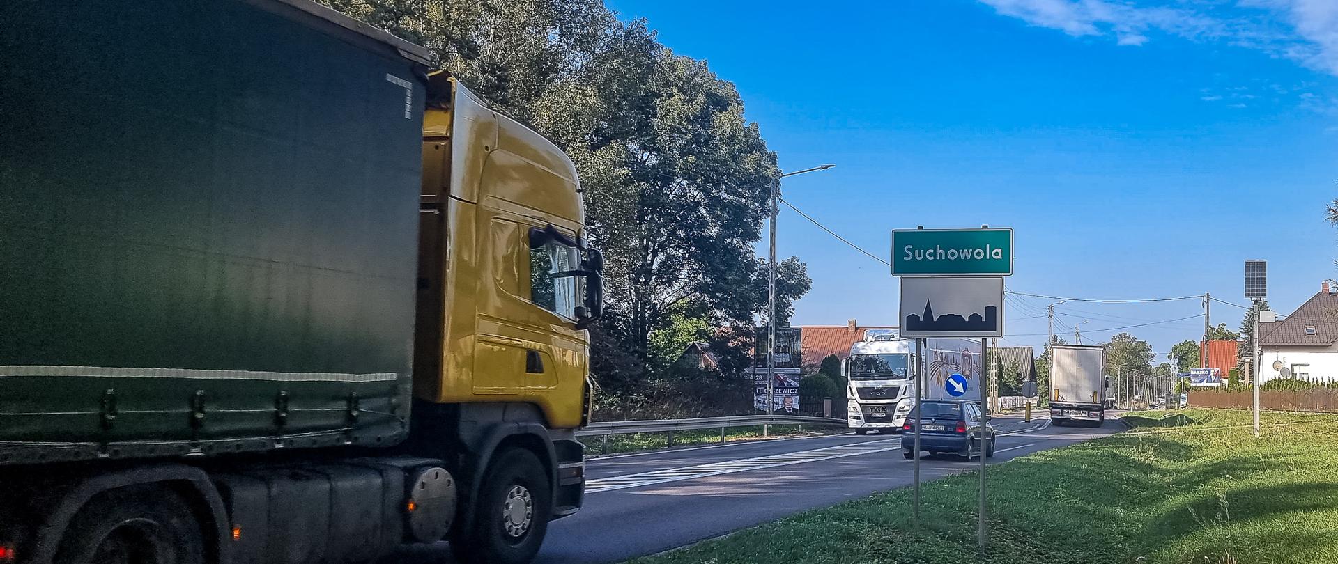 Ruch na DK8 w Suchowoli, głównie pojazdów ciężarowych