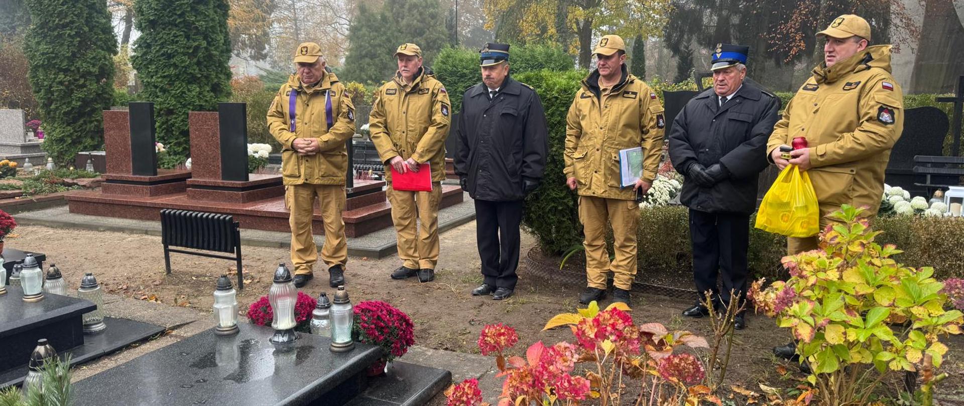 Odwiedziny grobów zmarłych strażaków KW i KM w Koszalinie