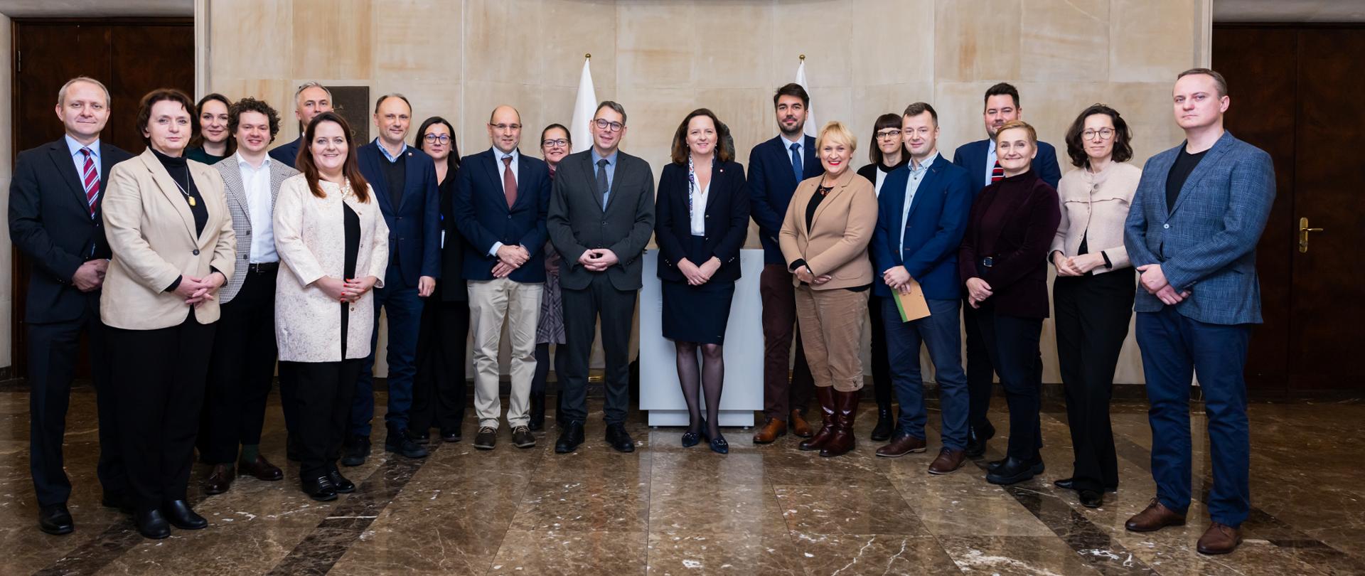 Deputy Ministers Anna Radwan-Röhrenschef and Jakub Wiśniewski meet with think tank representatives