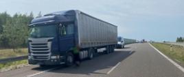 Inspektorzy mazowieckiej Inspekcji Transportu Drogowego przeprowadzają powypadkową kontrolę tachografu zainstalowanego w ciężarówce biorącej udział w zdarzeniu na ekspresowej „siódemce” w pobliżu Radomia.