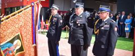 Na zdjęciu komendant główny PSP oraz podkarpacki komendant wojewódzki PSP i komendant OSP podczas uroczystości