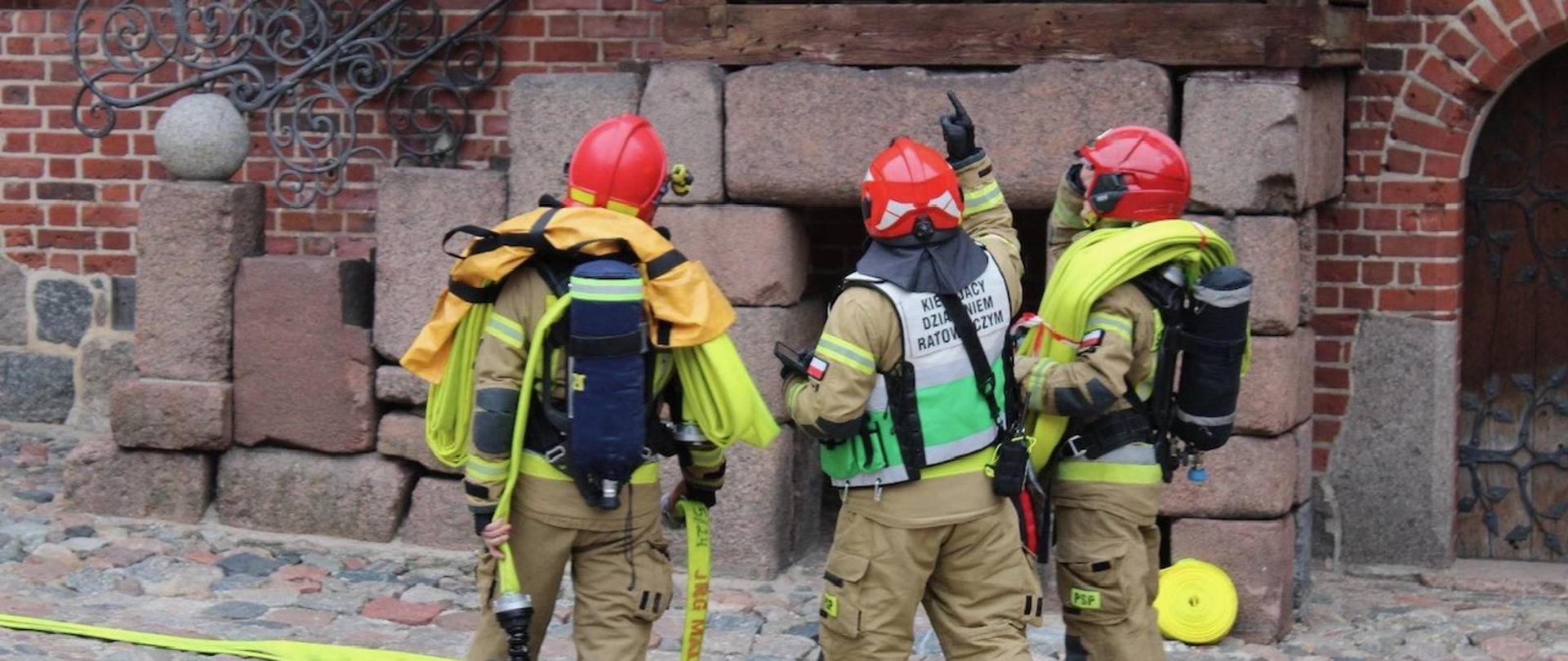 Ćwiczenia ratowniczo – gaśnicze na terenie Muzeum Zamkowego w Malborku