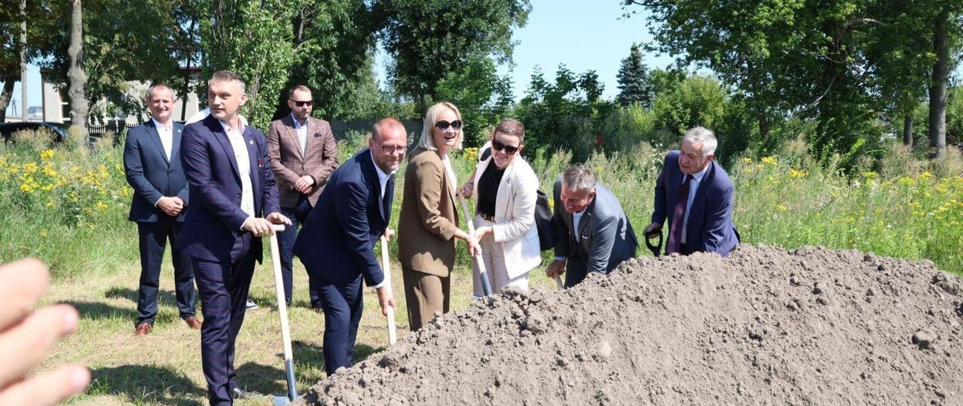 
W Sierpcu odbyło się uroczyste podpisanie umowy i przekazanie pod budowę 42 mieszkań w zabudowie wielorodzinnej w ramach SIM Północne Mazowsze! 