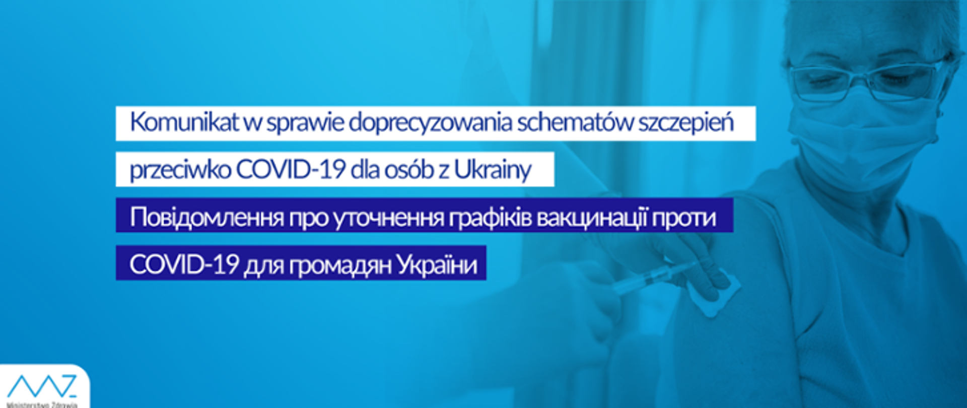 Na grafice widoczne jest szczepienie pacjenta przez medyka. W centrum znajduje się napis: Komunikat w sprawie doprecyzowania schematów szczepień przeciwko Covid-19 dla osób z Ukrainy. Jest on widoczny w języku polskim oraz ukraińskim. W lewym dolnym rogu znajduje się logo Ministerstwa Zdrowia. 