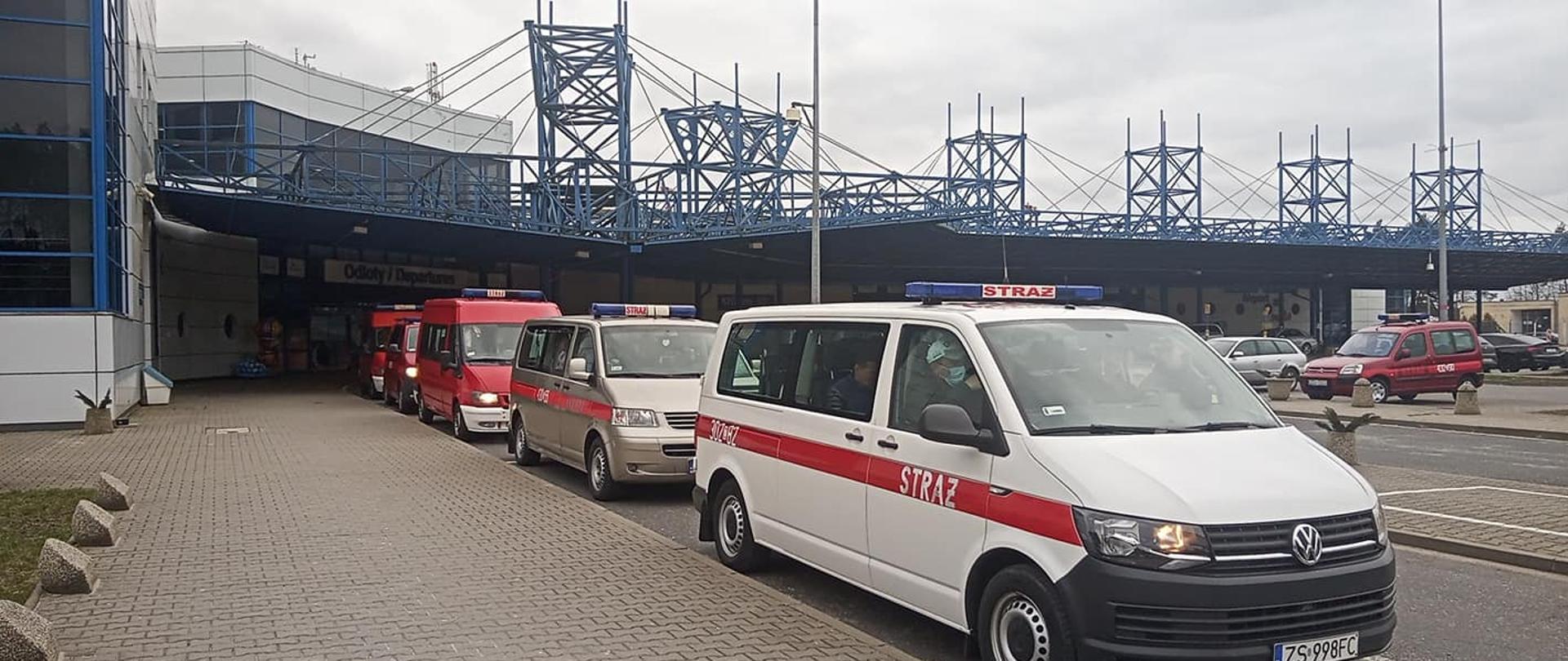Port lotniczy Szczecin-Goleniów Pomoc strażaków w transporcie