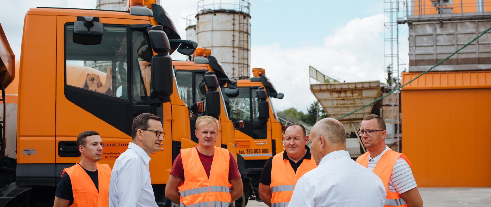Prime Minister Mateusz Morawiecki during a visit to the Kwidzyn Road and Construction Works Company "Strzelbud".