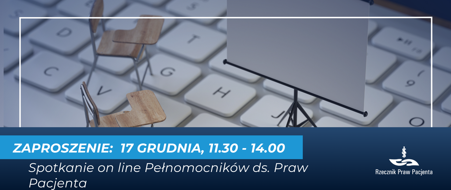 Grafika przedstawia Zaproszenie na spotkanie Rzecznika z Pełnomocnikami ds. Praw Pacjenta - klawiatura, na której stoją 2 krzesełka konferencyjne i tablica