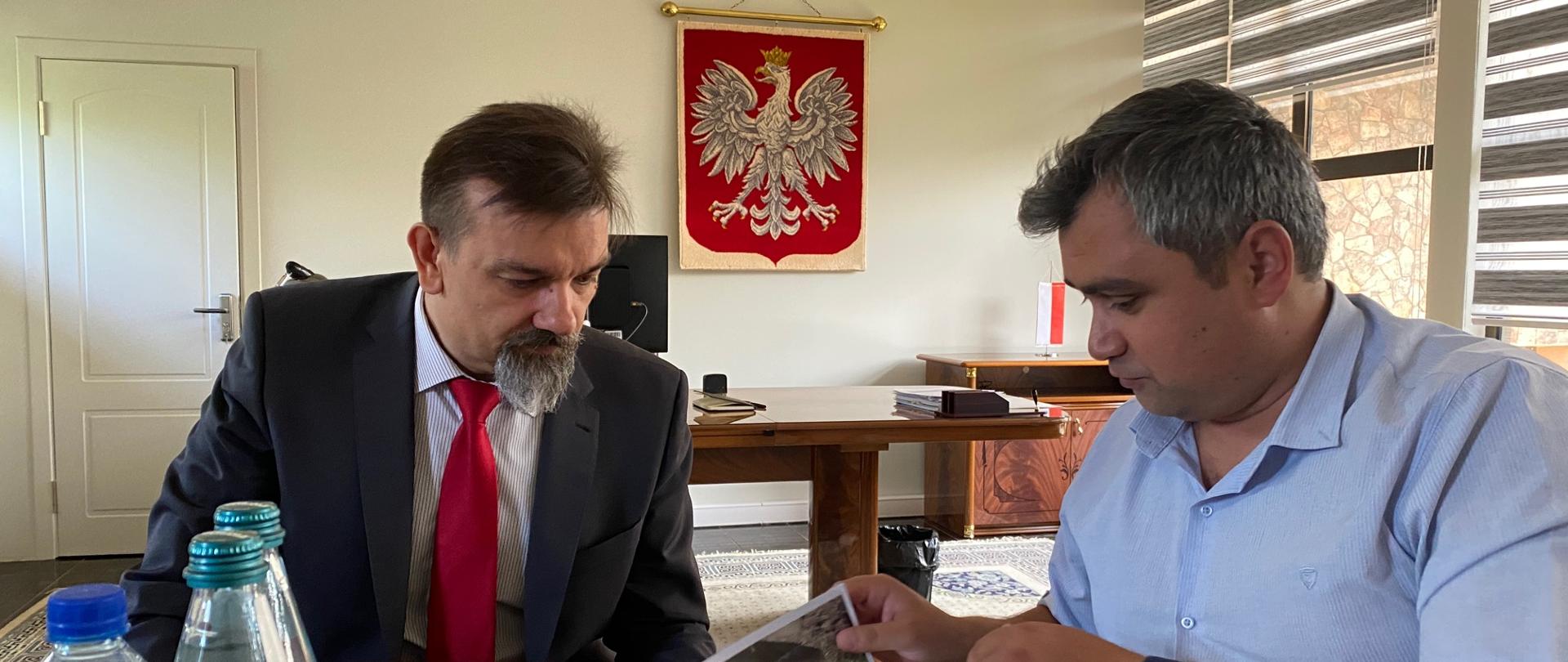 Ambasador Radosław Gruk i Nazirjon Juraev, doradca hokima Obwodu Nawojskiego ds. Inwestycji i innowacji