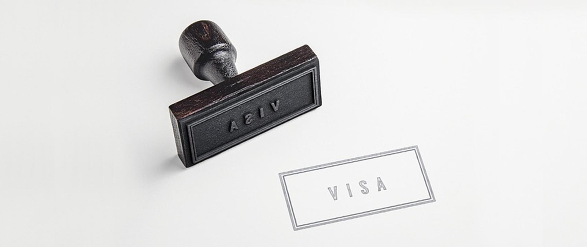 Na zdjęciu: pieczęć z napisem "VISA"