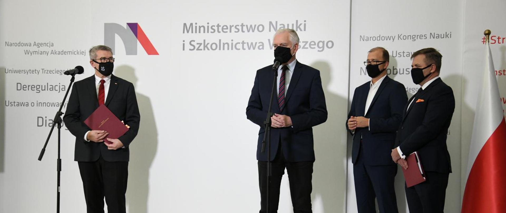 Deputy Prime Minister Jarosław Gowin in today’s execution of the contract with the Centre