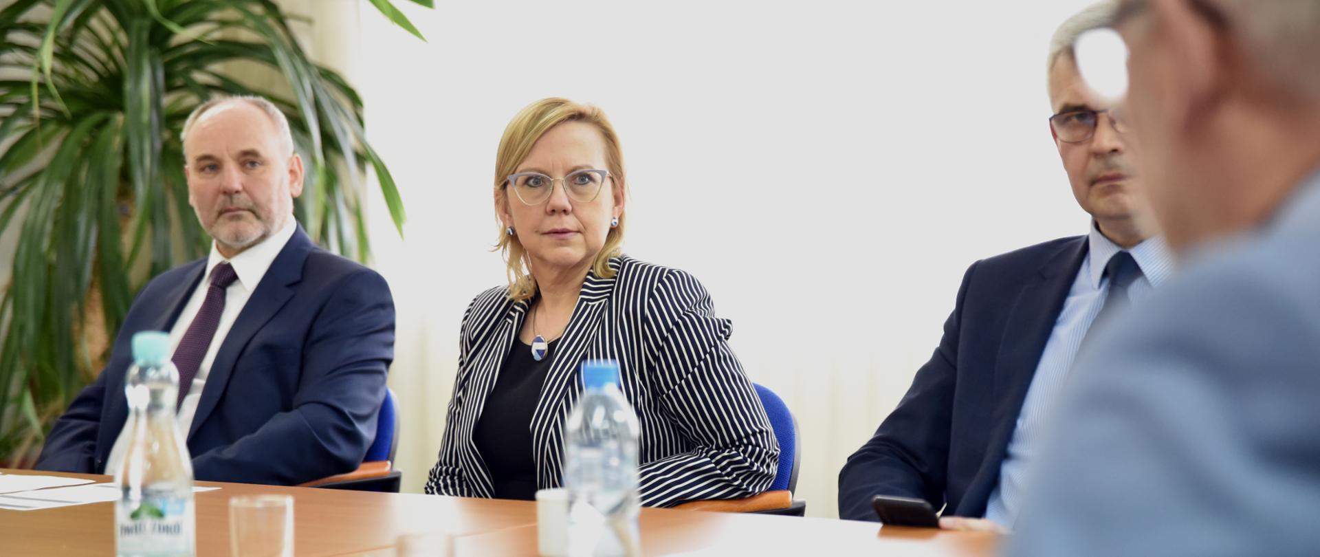 Minister Anna Moskwa spotkała się z przedstawicielami instytutów badawczych 