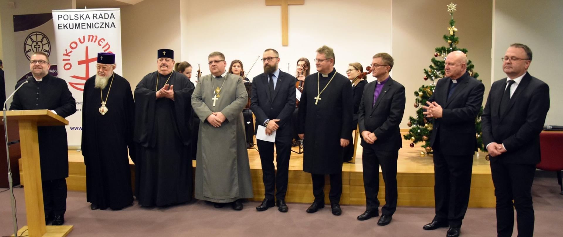 Na zdjęciu 9 przedstawicieli Kościołów zrzeszonych w Polskiej Radzie Ekumenicznej.