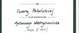 Białe tło, czarne napisy