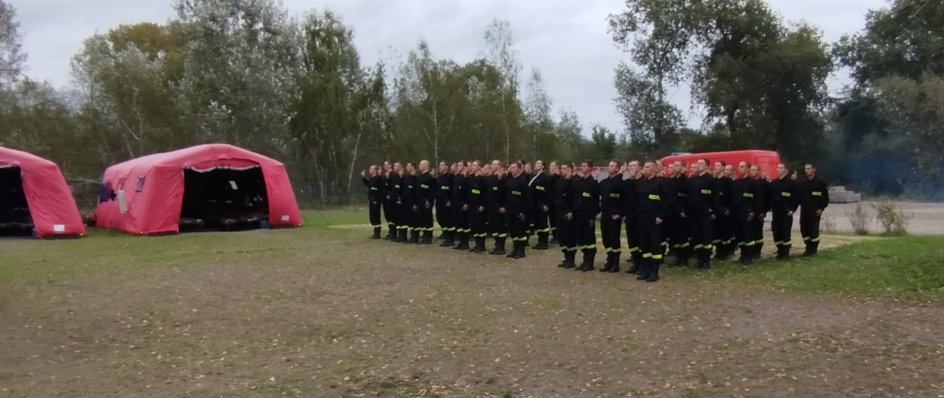 Zakończenie zgrupowania kandydackiego na Szkolnym Poligonie Pożarniczym. 