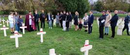 Prayer over the graves of Poles.