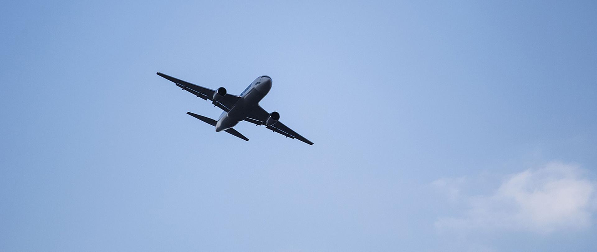 Na zdjęciu: samolot podczas lotu 