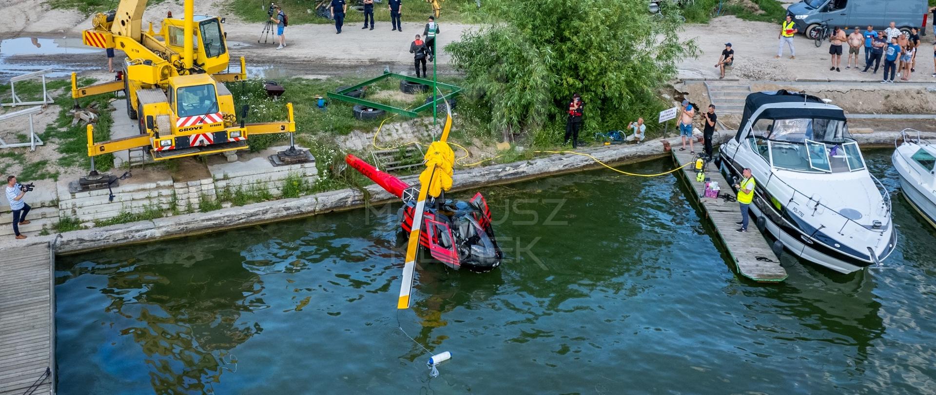 Helikopter w jeziorze Tałty