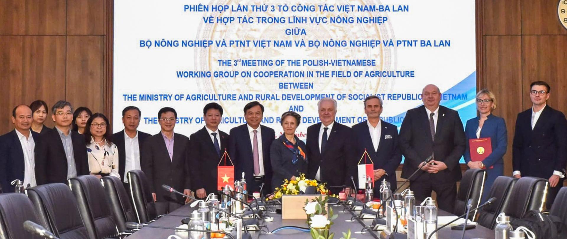 Commemorative photo of the participants in the meeting of the Polish-Vietnamese working group on cooperation in the field of agriculture