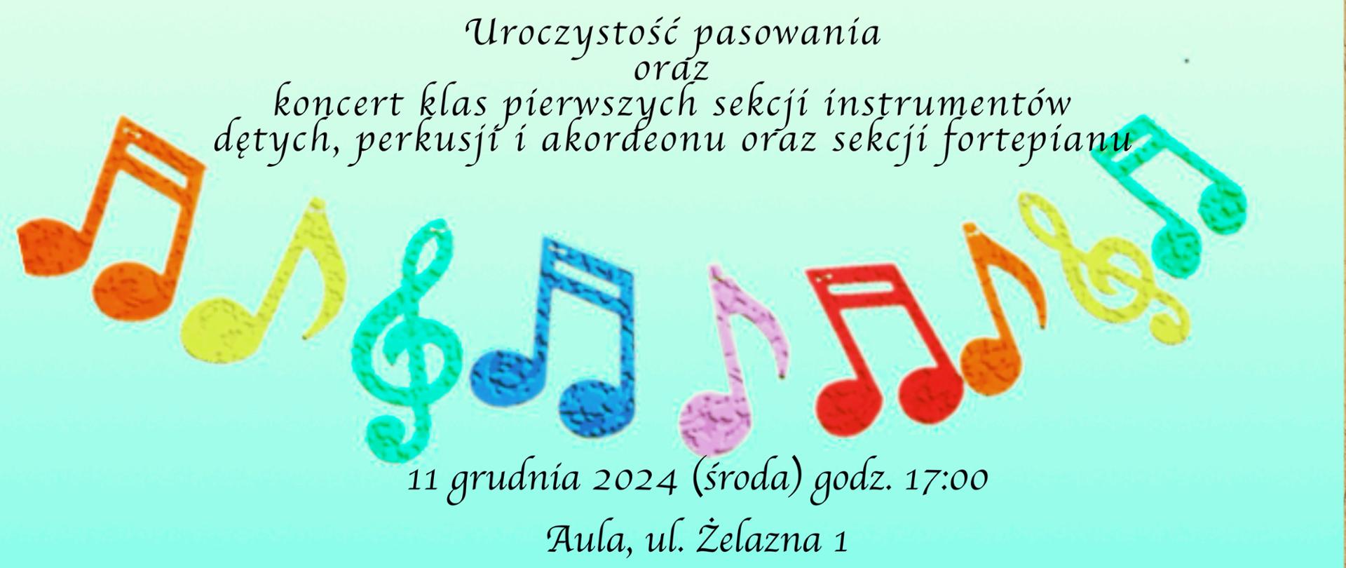 Na jasnożółtym tle czarną czcionką informacje o uroczystym pasowaniu i koncercie klas pierwszych sekcji instrumentów dętych, perkusji i akordeonu oraz sekcji fortepianu. Na dole wielokolorowe symbole nutek i klucza wiolinowego. 