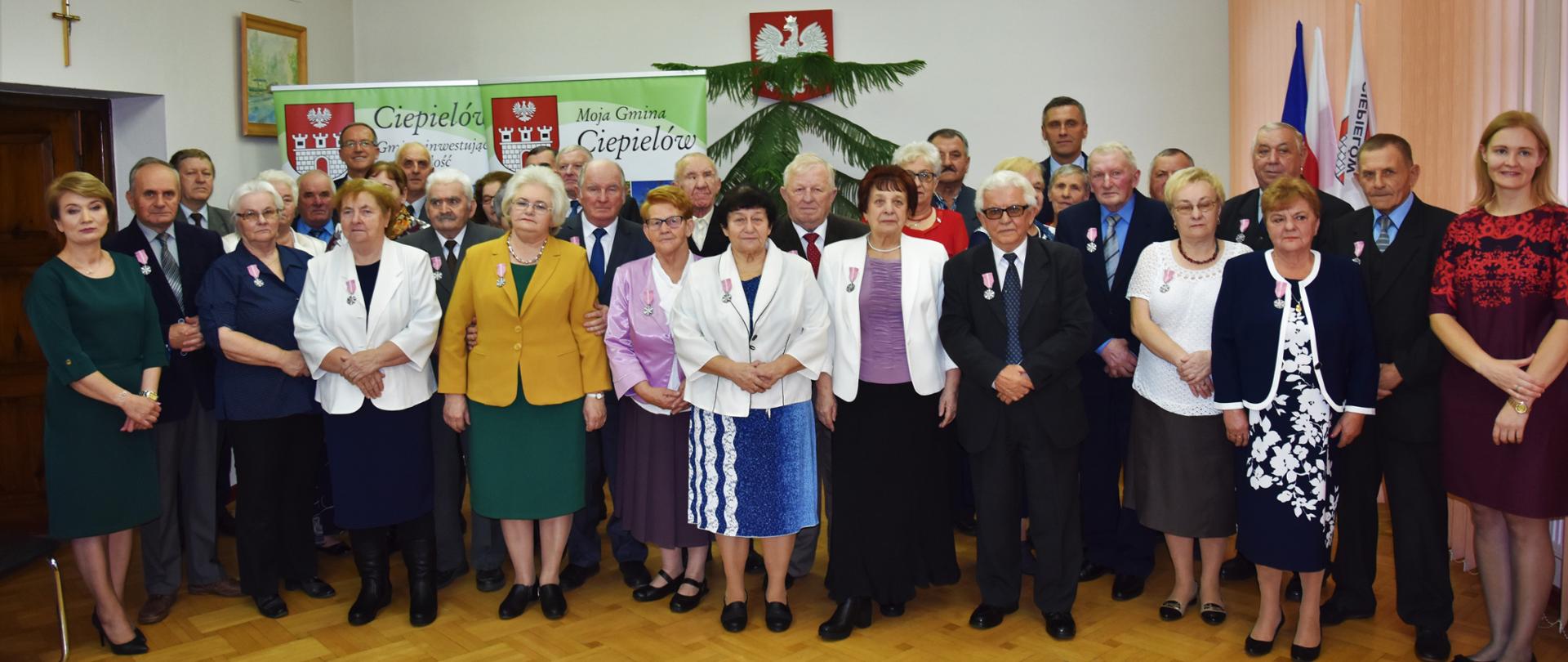 W Ciepielowie osiemnaście par małżeńskich otrzymało medale za „Długoletnie Pożycie Małżeńskie”