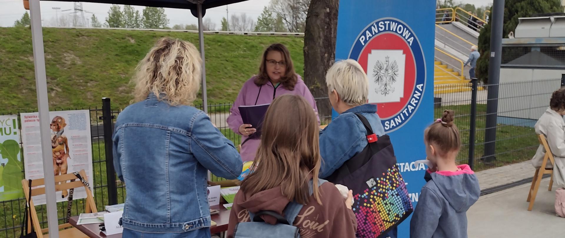 Piknik charytatywny zorganizowany na rolkowisku Miejskiego Ośrodka Sportu i Rekreacji w Piekarach Śląskich dla ogółu społeczeństwa