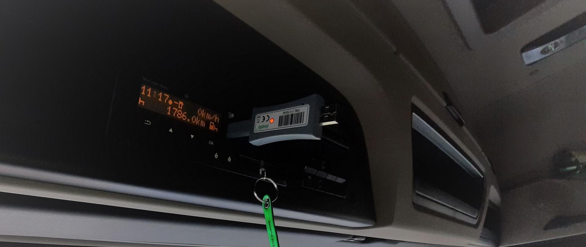 Tachograf zainstalowany w kontrolowanym pojeździe nie przeszedł kalibracji urządzenia