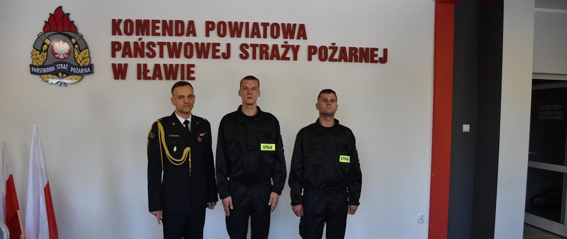 Pamiątkowe zdjęcie z Komendantem Powiatowym PSP w Iławie.