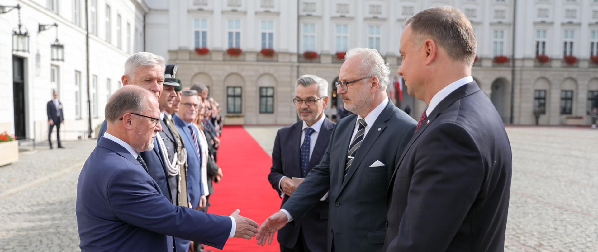 Ceremonia powitania Prezydenta Republiki Łotewskiej Egilsa Levitsa.