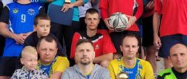 Na zdjęciu znajdują się reprezentacje piłkarskie występujące podczas turnieju
pod nazwą „DAJMY DZIECIOM RADOŚĆ 2022
