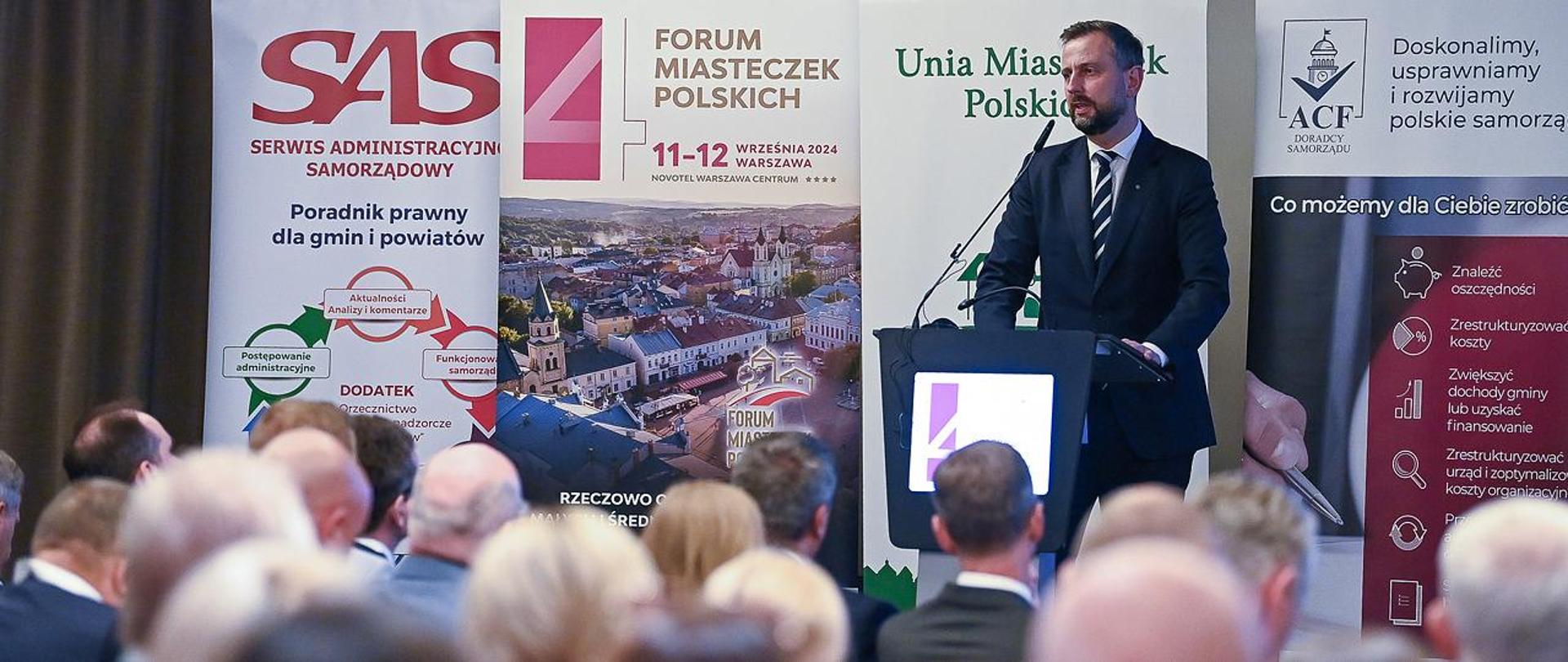 11 września 2024 r. w Novotel Warszawa Centrum, Władysław Kosiniak-Kamysz, wicepremier - minister obrony narodowej wziął udział w sesji inauguracyjnej 4. Forum Miasteczek Polskich. Fot. st. kpr. Wojciech Król/CO MON