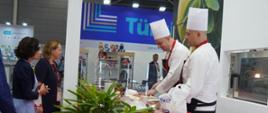 Polskie stoisko na targach spożywczych FHA Food & Beverage 2022 w Singapurze - pokazy kulinarne i degustacje potraw