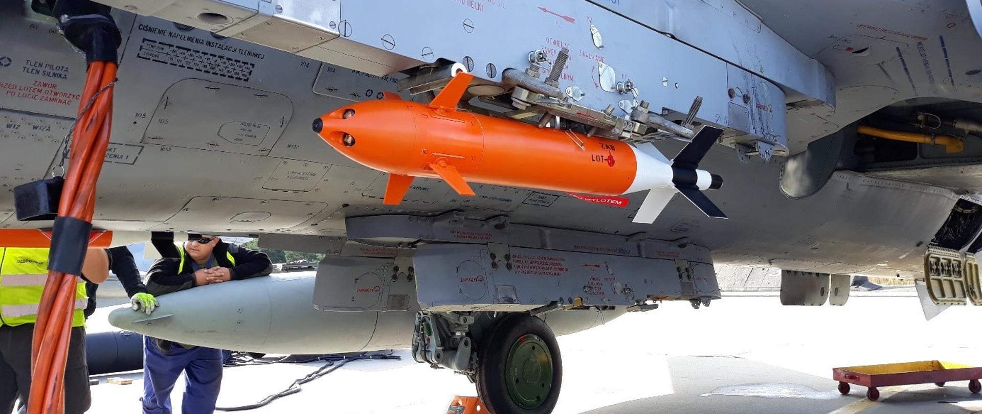 Figure 2: LBĆw-10K V7.3 bomb on Su-22 suspension