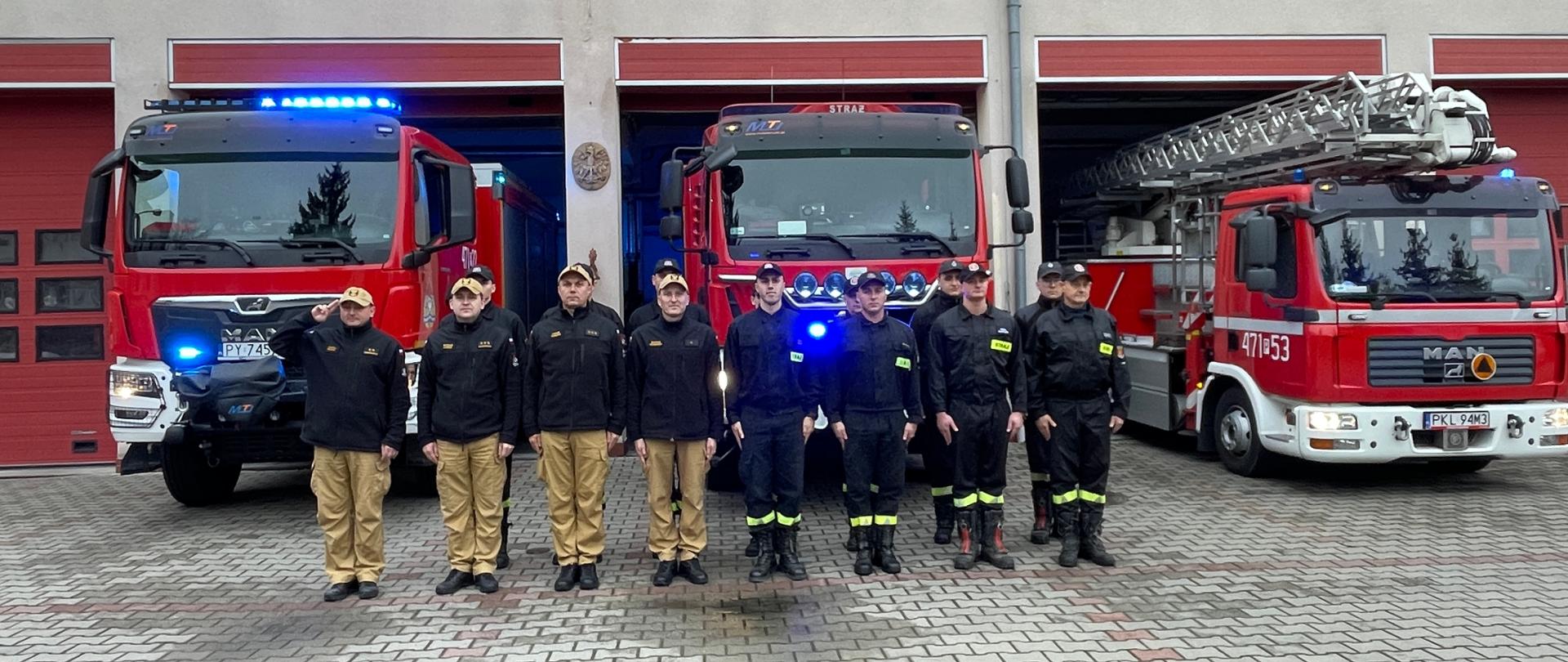 Kolscy strażacy oddali hołd zmarłemu policjantowi