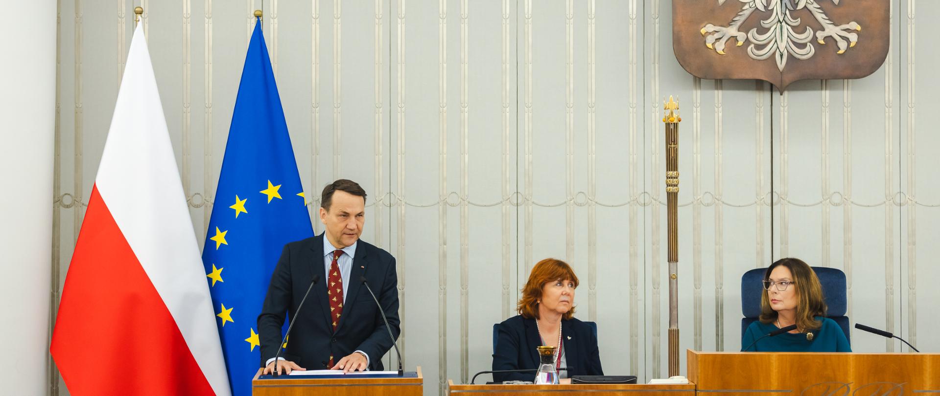 Minister Sikorski addresses Senate on Poland’s diaspora policy