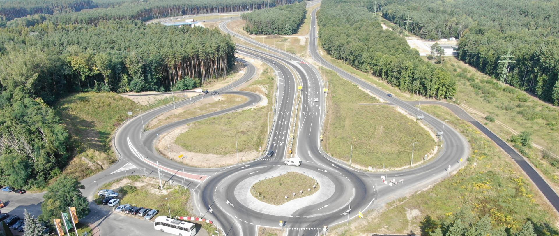 Na zdjęciu widać drogę ekspresową S3 na odcinku od Polkowic i Lubina, która jest na bardzo dużym etapie zaawansowania prac. 