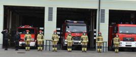 PIŃCZOWSCY STRAŻACY ODDALI HOŁD POLICJANTOWI , KTÓRY ZGINĄŁ NA SŁUŻBIE 