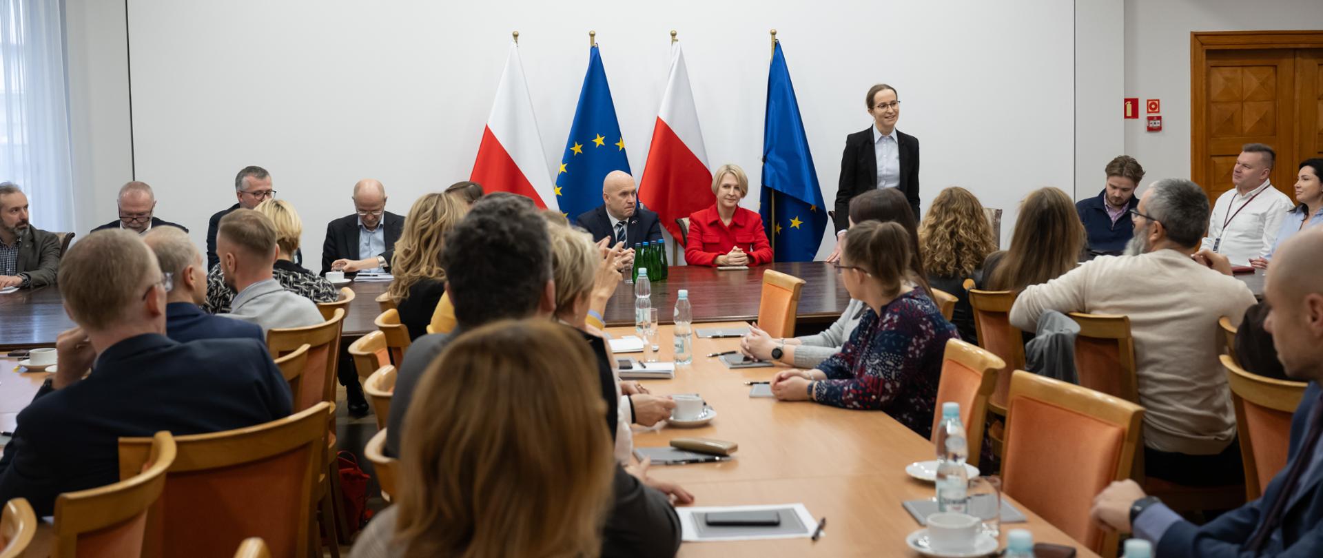 Ministerstwo Sprawiedliwości wspiera edukację prawną w sądach