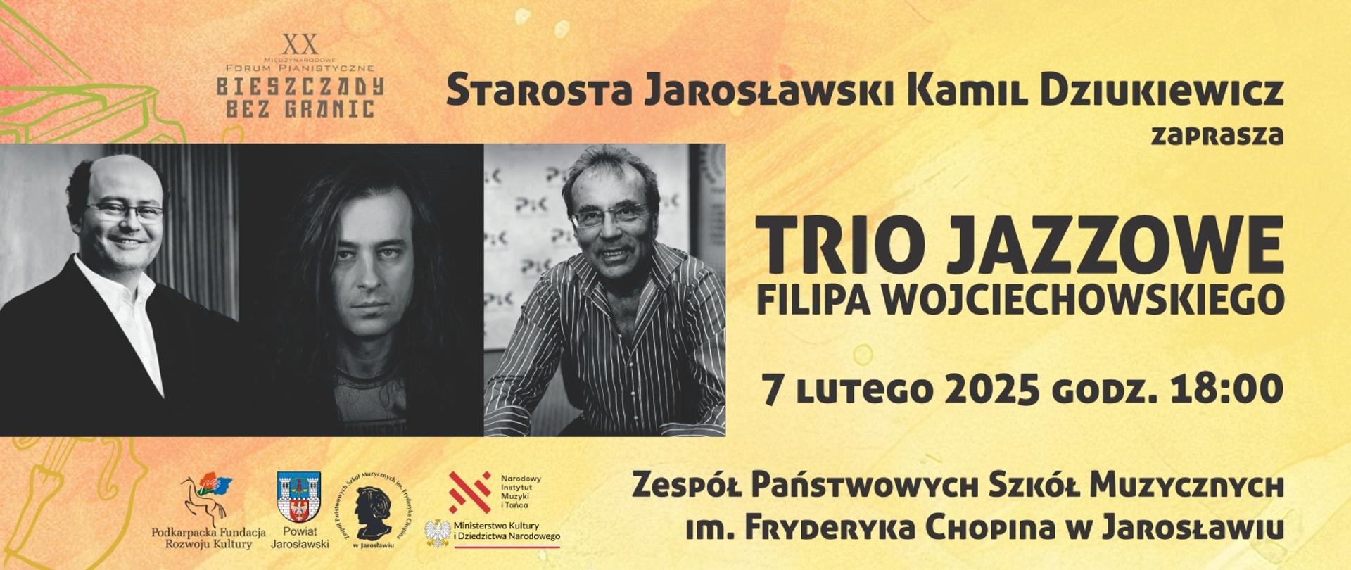 Baner promujący koncert jazzowy w Jarosławiu. Wystąpi Trio Jazzowe Filipa Wojciechowskiego. Koncert odbędzie się 7 lutego 2025 roku o godzinie 18:00 w Zespole Państwowych Szkół Muzycznych im. Fryderyka Chopina. Wydarzenie jest częścią cyklu "Bieszczady bez granic". Widoczne trzy czarno-białe zdjęcia artystów.