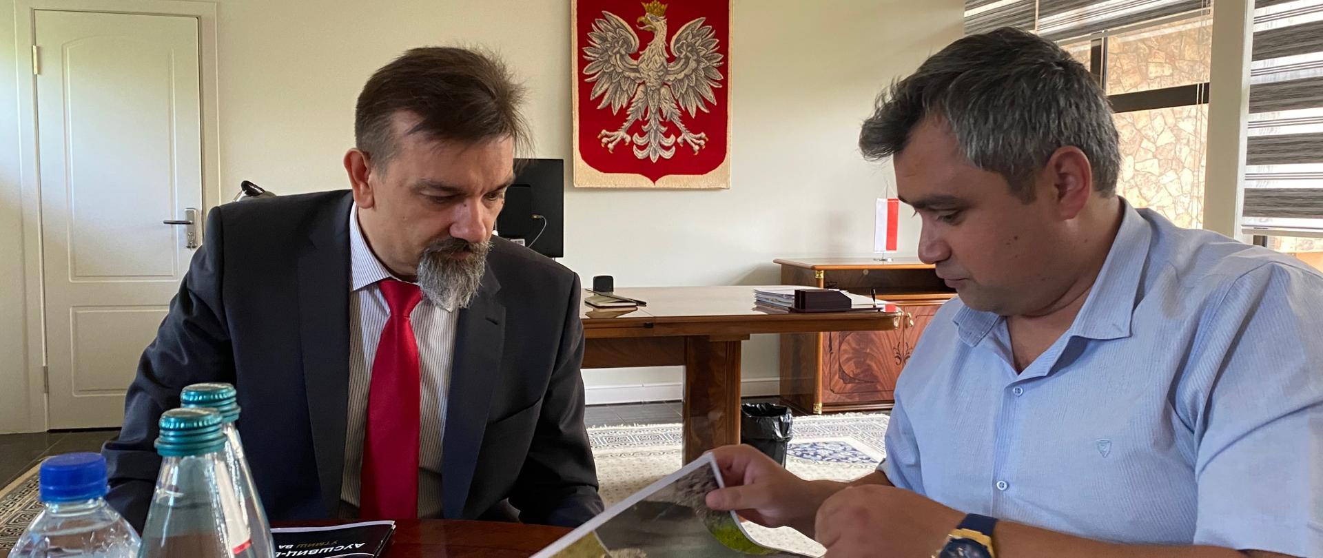 Ambasador Radosław Gruk i Nazirjon Juraev doradca hokima Obwodu Nawojskiego ds. inwestycji i innowacji 