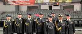 Wojewódzkie Obchody Dnia Strażaka - na zdjęciu widoczni są strażacy z KP PSP w Olecku wraz z Komendantem Wojewódzkim.