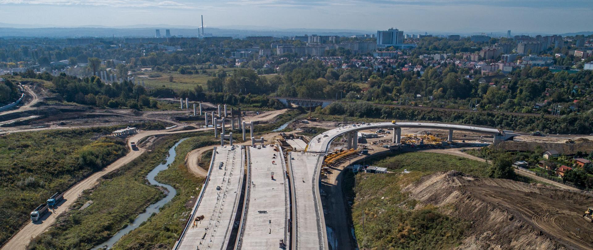 Zdjęcie lotnicze budowanej drogi ekspresowej S7 na odcinku Widoma - Kraków