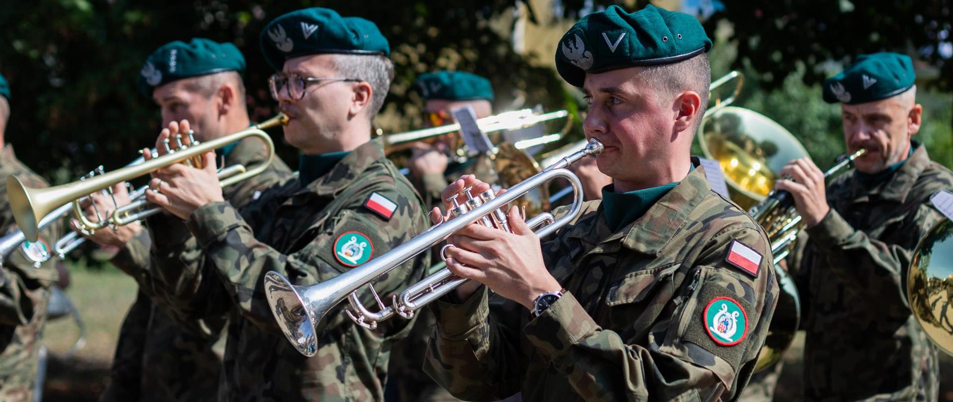 Uczestnicy Święta Lotnictwa Polskiego w Bydgoszczy