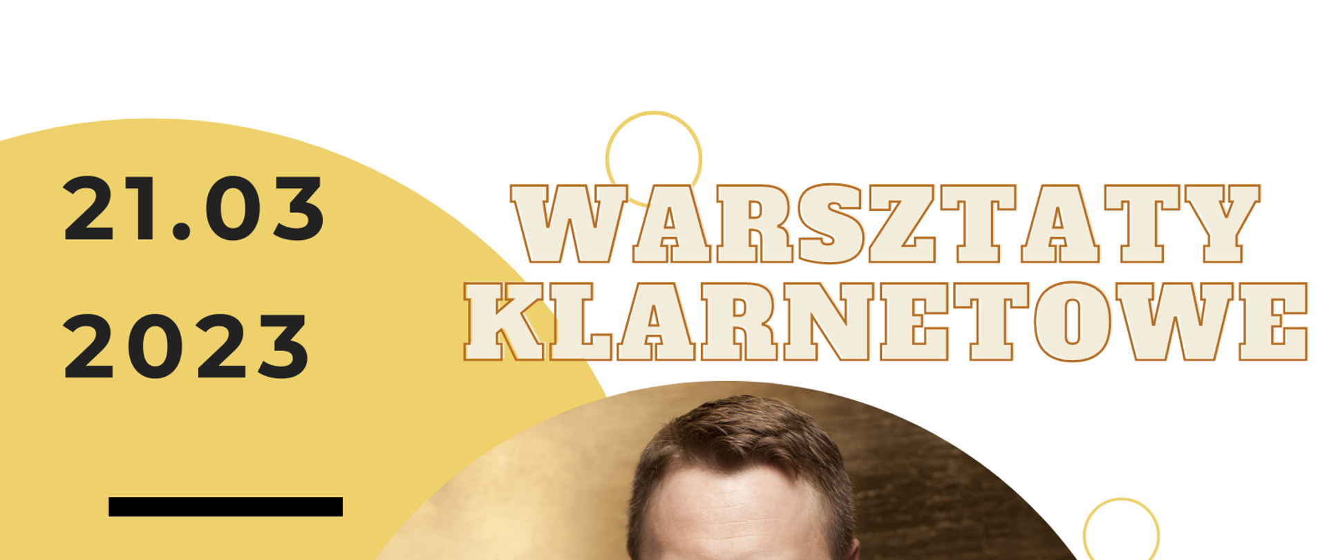 Plakat informujący o warsztatach klarnetowych i koncercie w dniu 21 marca 2023. Na biało-żółtym tle znajduje się zdjęcie dra Krzysztofa Krzyżewskiego trzymającego klarnet.